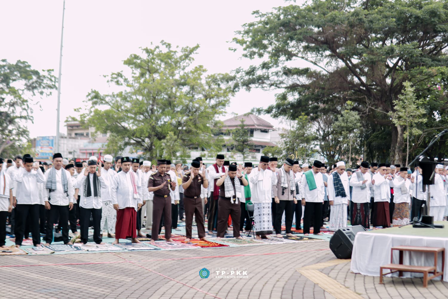 5.000 Jamaah Padati Alun-alun Ciamis, Bupati Herdiat Ajak Hadapi Kekeringan dengan Doa dan Ikhtiar Nyata